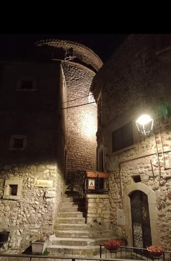 La Casetta Di Anna Villalago Eksteriør billede